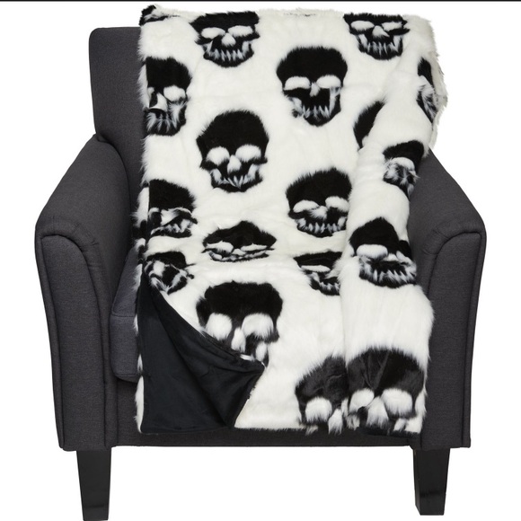 Cynthia Rowley CuRious New York Moda Skulls Knit Throw Blanket - 50x60” - Picture 1 of 13